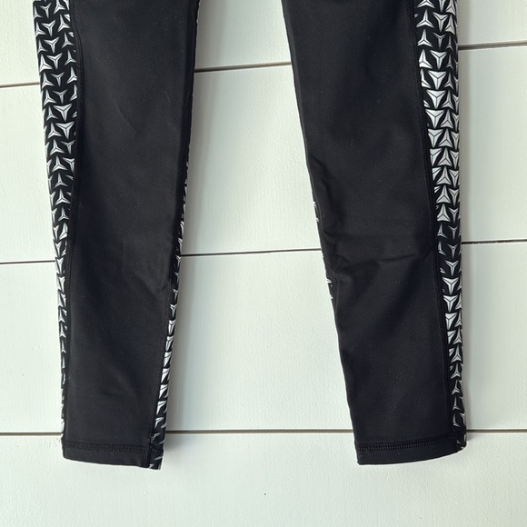Victoria's Secret Sport Knockout Tight Leggings Sz M - Picture 4 of 11